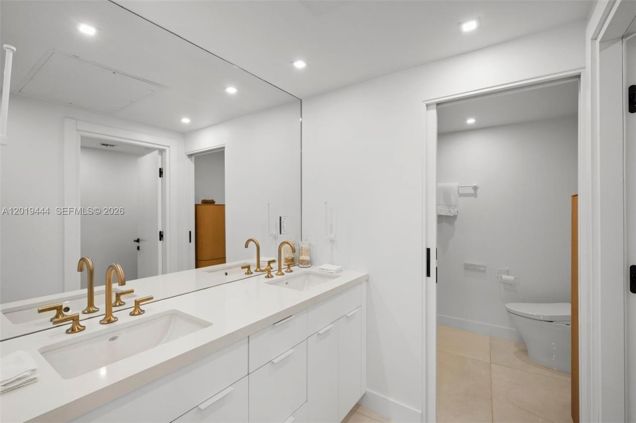 5255 Collins Ave , Unit 8F, Miami Beach, FL 33140 Photo