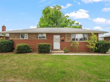 15435 Bainbridge Street, Livonia, MI 48154