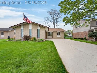 24435 Heritage Drive, Woodhaven, MI 48183