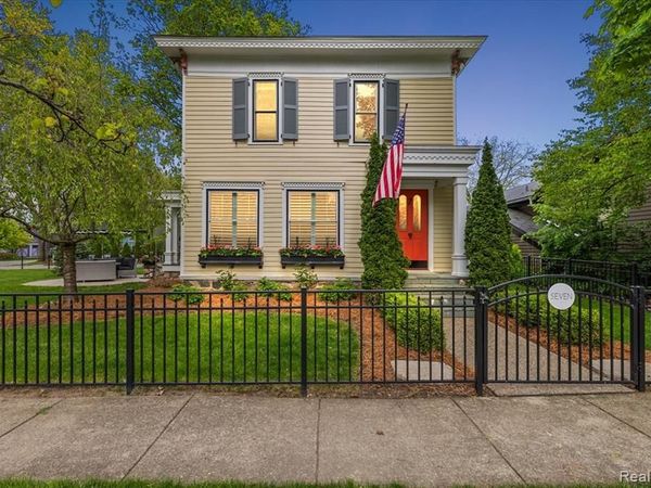 7 Buffalo Street , Clarkston, MI 48346