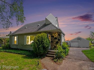 23136 Hill Avenue, Warren, MI 48091