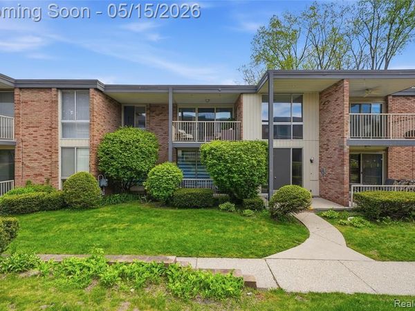 4041 W Maple Road, Bloomfield Hills, MI 48301