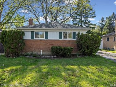 21901 Harding Street, Oak Park, MI 48237