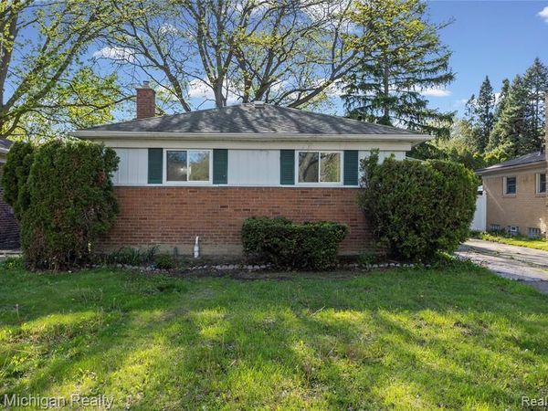 21901 Harding Street, Oak Park, MI 48237