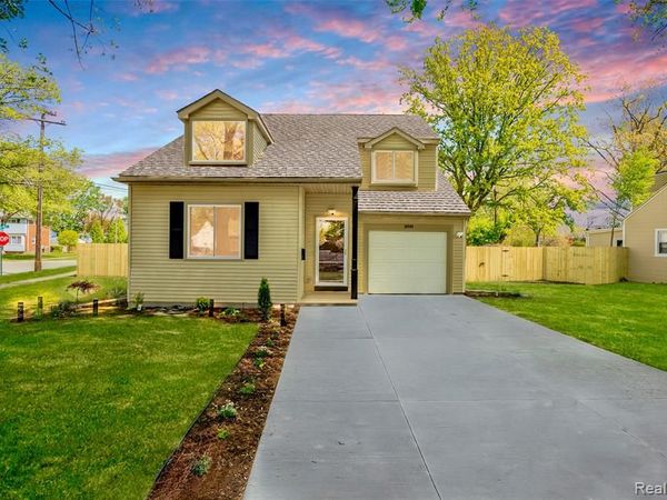 20505 Ridgemont Road, Harper Woods, MI 48225