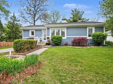 425 Cabinet Street, Milford Vlg, MI 48381