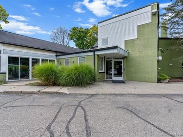 1050 N Adams Road, Birmingham, MI 48009