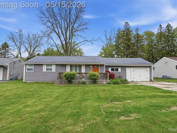 6141 Sandy Lane N, Burton, MI 48519