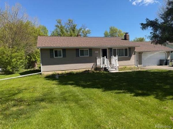 5095 Raymond Avenue , Burton, MI 48509