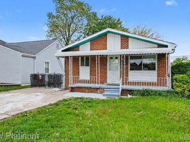 32000 Saint Margaret Street, St. Clair Shores, MI 48082
