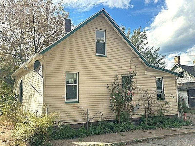 15915 Cloverside Avenue, Cleveland, OH 44128 Photo 3