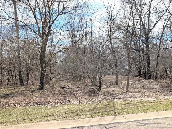 901 THOMAS TRAIL, Waupaca, WI 54981