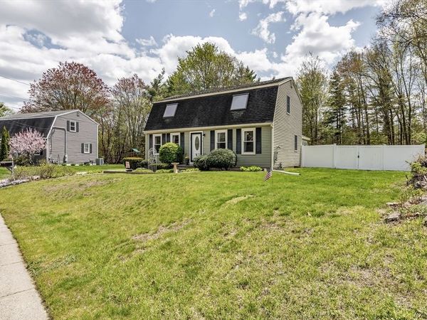 8 Portsmouth Rd, Amesbury, MA 01913