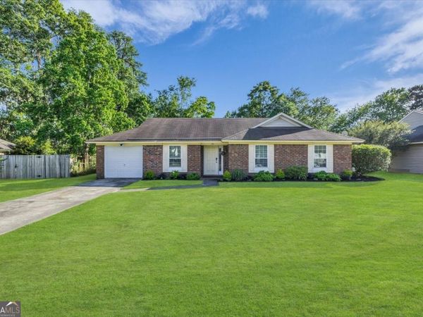 40 Whippoorwill Lane E, Richmond Hill, GA 31324