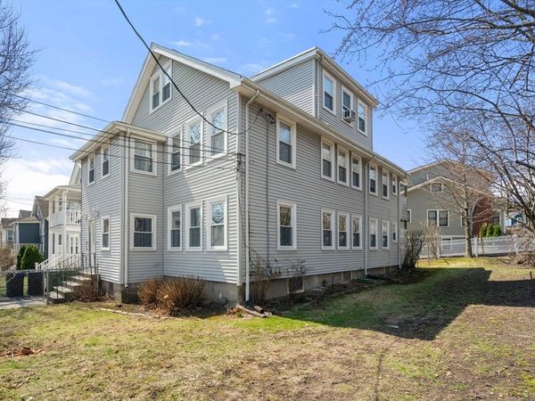 204 School St, Watertown, MA 02472