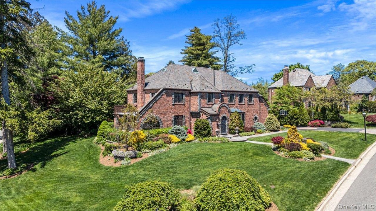 79 Aldershot Lane , Manhasset, NY 11030 Main Photo