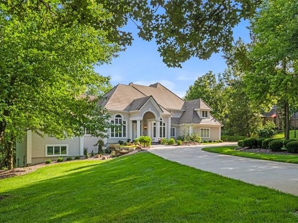 425 NE Saint Andrews Circle, Lee's Summit, MO 64064