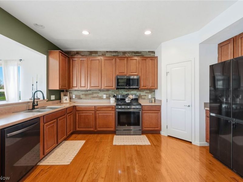 36150 Harbor Drive , North Ridgeville, OH 44039 Photo 16