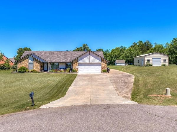 14457 Autumn Drive, Choctaw, OK 73020