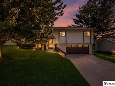 12118 Erskine Circle , Omaha, NE 68164