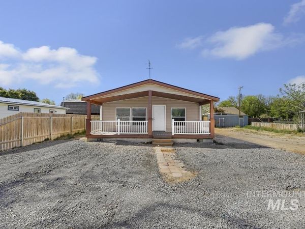 435 1st Ave E, Wendell, ID 83355