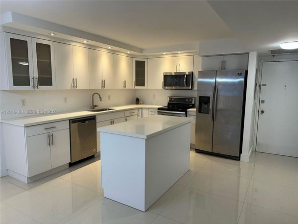 6039 Collins Ave, Unit 1221, Miami Beach, FL 33140