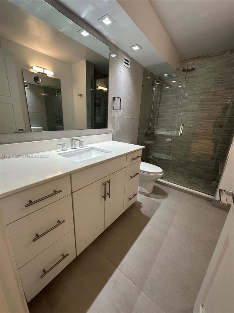 6039 Collins Ave, Unit 1221, Miami Beach, FL 33140 Photo