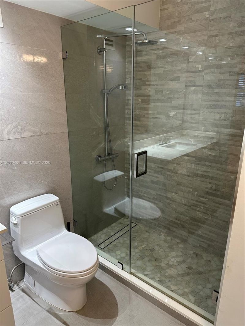 6039 Collins Ave, Unit 1221, Miami Beach, FL 33140 Photo