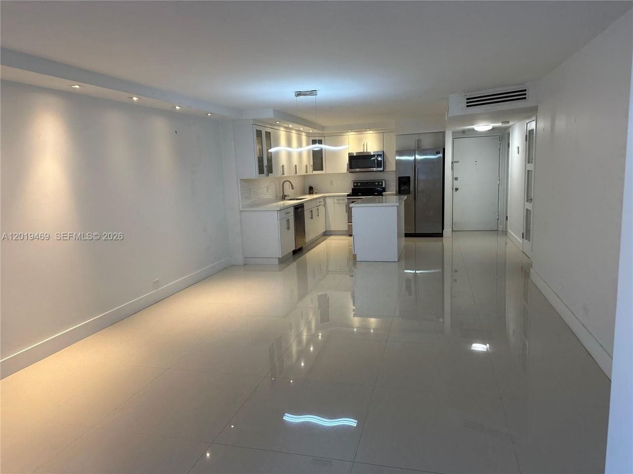 6039 Collins Ave, Unit 1221, Miami Beach, FL 33140 Photo
