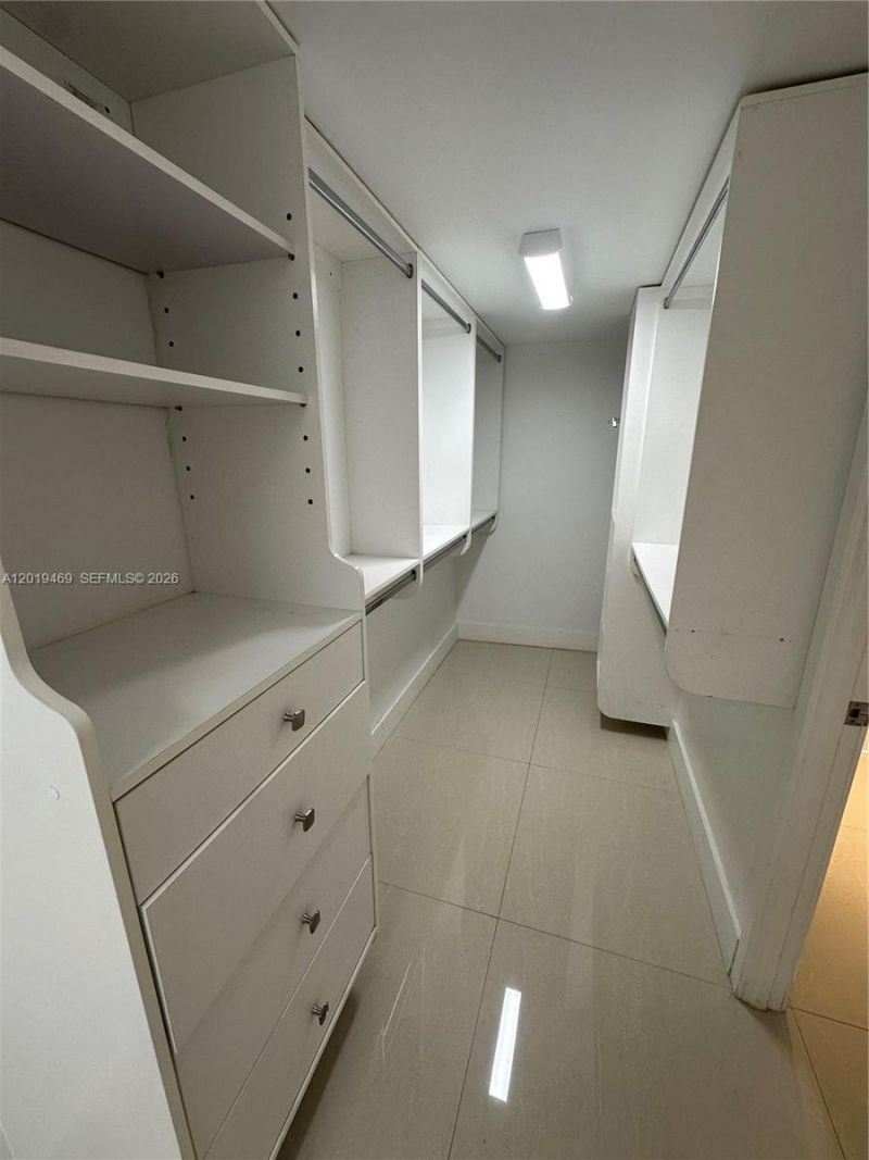 6039 Collins Ave, Unit 1221, Miami Beach, FL 33140 Photo