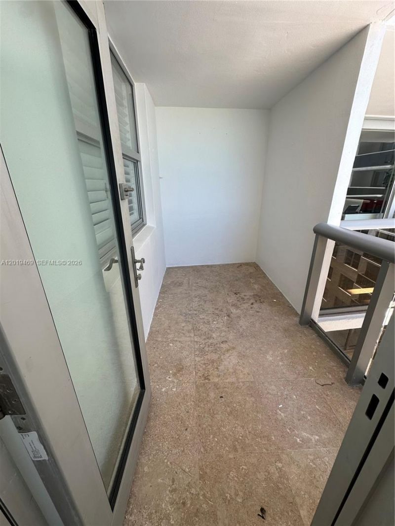 6039 Collins Ave, Unit 1221, Miami Beach, FL 33140 Photo