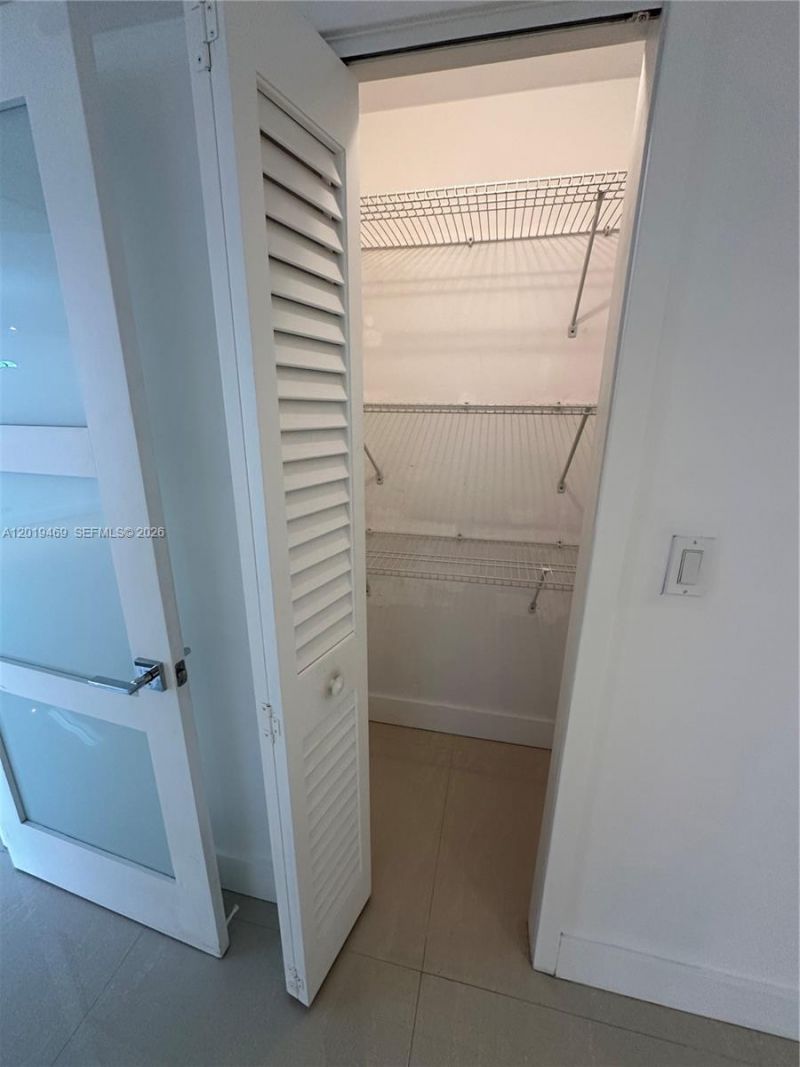 6039 Collins Ave, Unit 1221, Miami Beach, FL 33140 Photo