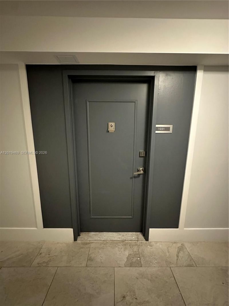 6039 Collins Ave, Unit 1221, Miami Beach, FL 33140 Photo