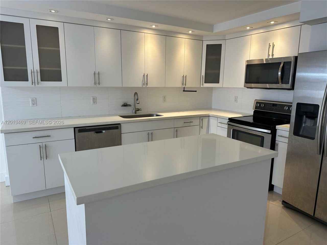 6039 Collins Ave, Unit 1221, Miami Beach, FL 33140 Photo