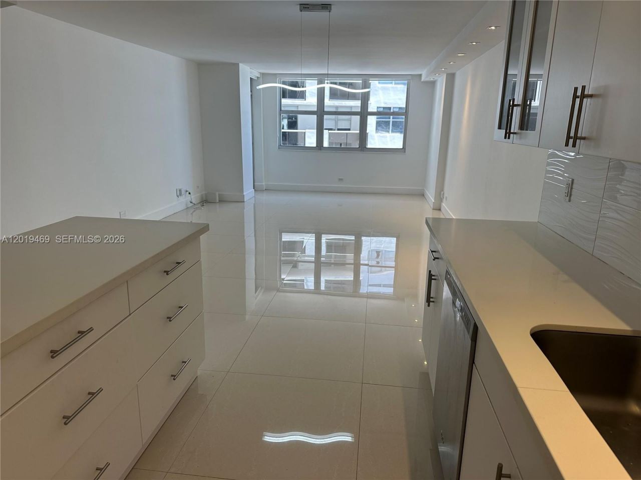 6039 Collins Ave, Unit 1221, Miami Beach, FL 33140 Photo