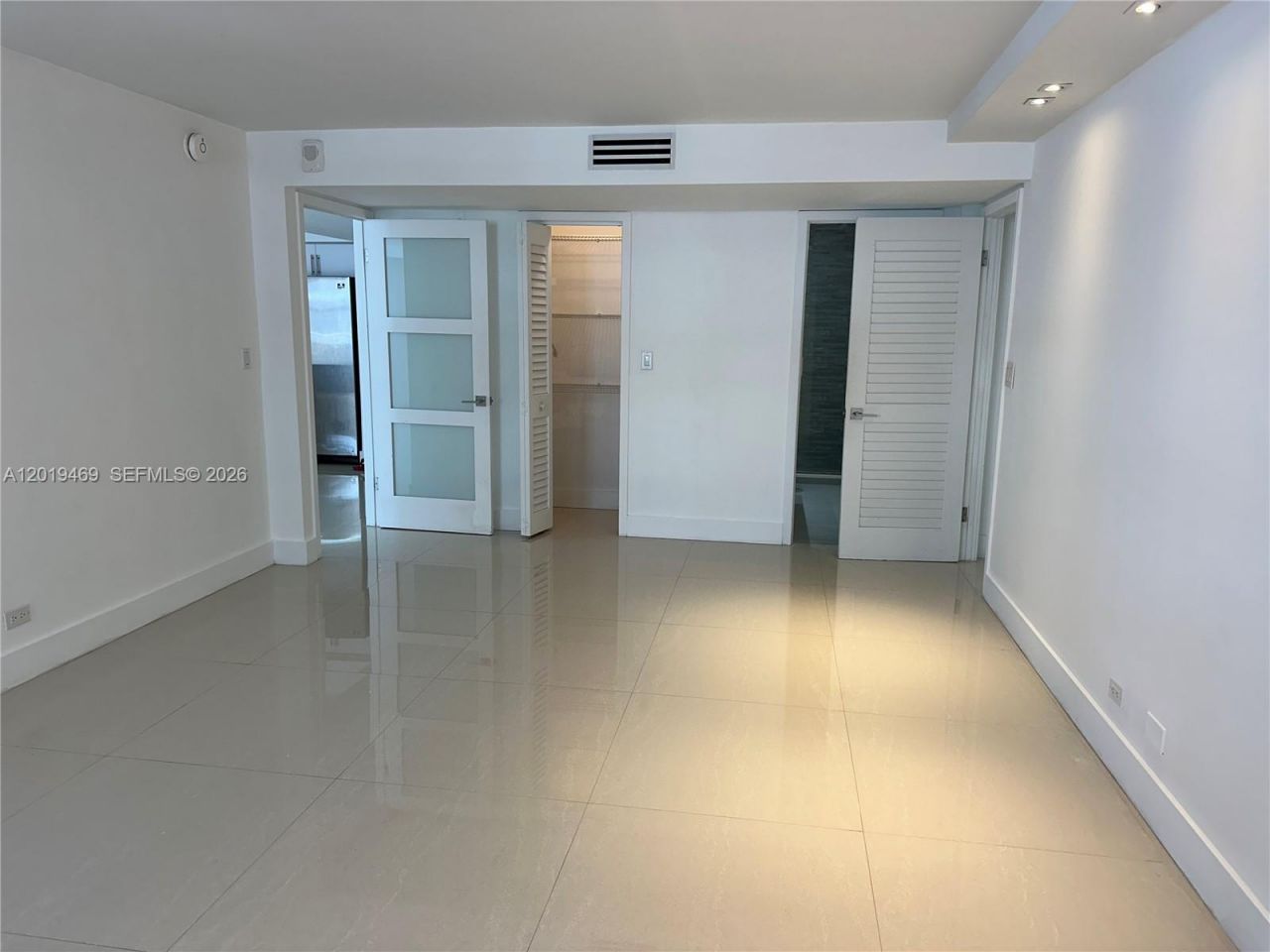 6039 Collins Ave, Unit 1221, Miami Beach, FL 33140 Photo