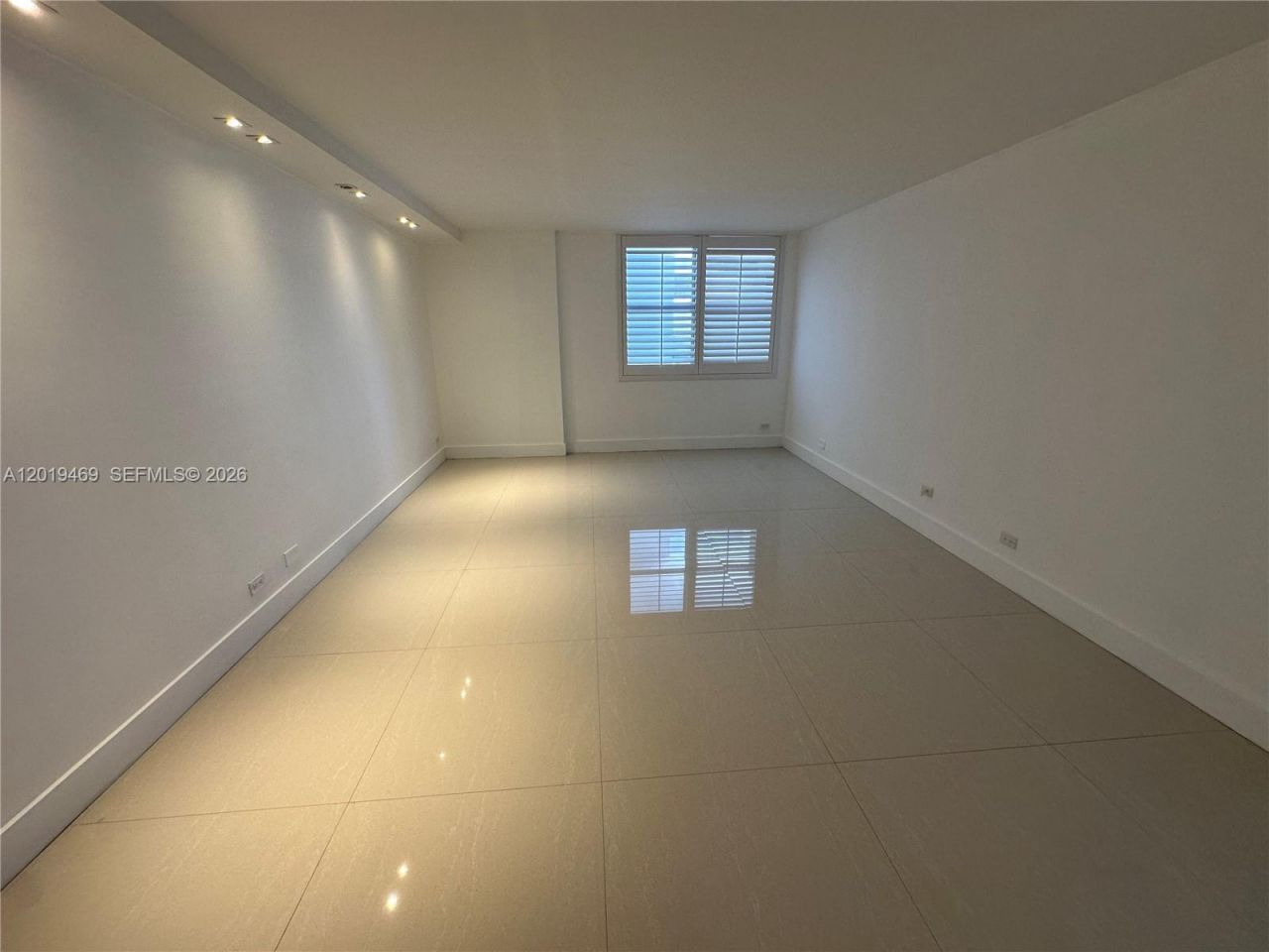 6039 Collins Ave, Unit 1221, Miami Beach, FL 33140 Photo