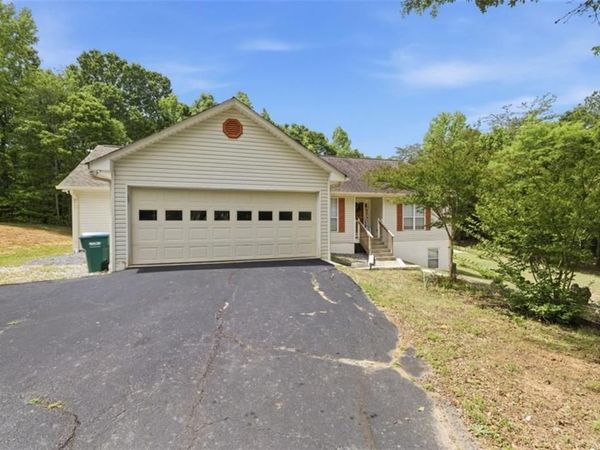 949 Smallwood Drive , Commerce, GA 30529