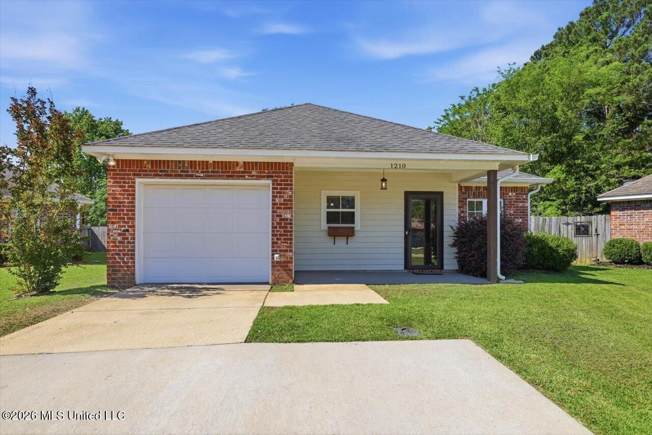 1210 Coachlight Cove, Brandon, MS 39042 Main Photo