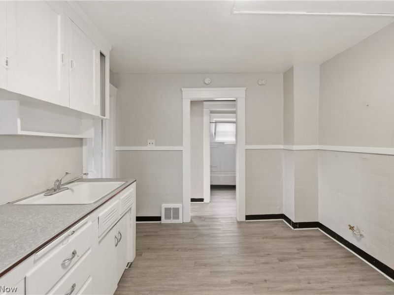 515 E 143rd Street, Unit Upstairs, Cleveland, OH 44110 Photo 3