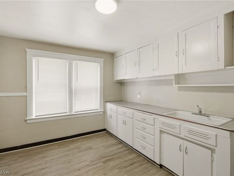 515 E 143rd Street, Unit Upstairs, Cleveland, OH 44110 Photo 4