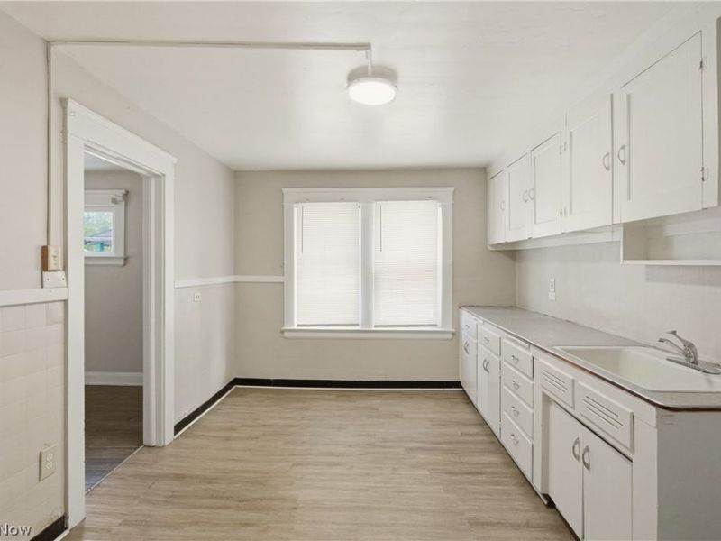 515 E 143rd Street, Unit Upstairs, Cleveland, OH 44110 Photo 5