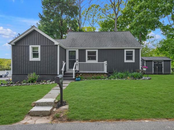7 Pierson Place , South Huntington, NY 11746