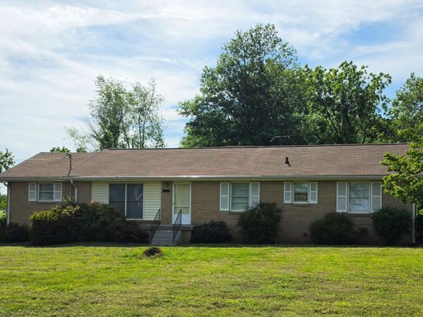 125 Hunters Trail , Hendersonville, TN 37075