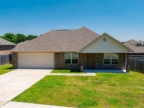 716 Vista Street , Gentry, AR 72734