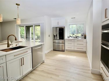 42160 Woodward Avenue, Bloomfield Hills, MI 48304