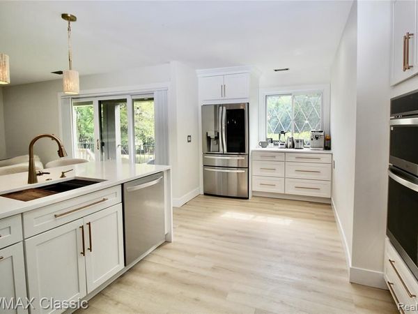 42160 Woodward Avenue, Bloomfield Hills, MI 48304