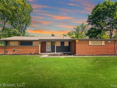31720 N Marklawn Street, Farmington Hills, MI 48334