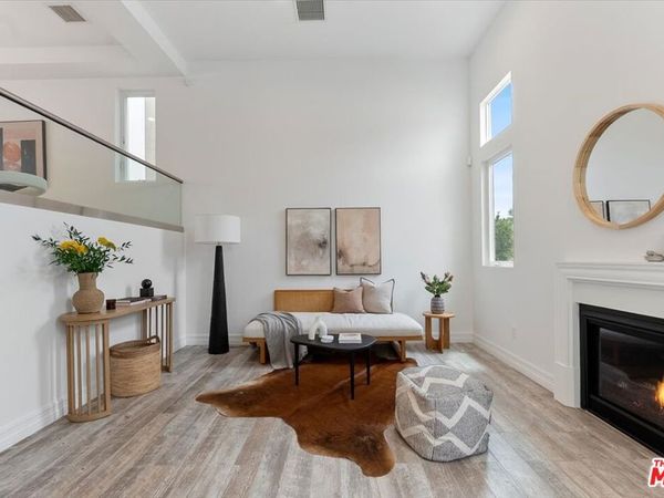 11947 Riverside Drive, Valley Village, CA 91607