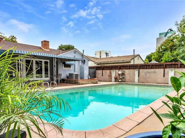 6913 Columbus Avenue, Van Nuys, CA 91405
